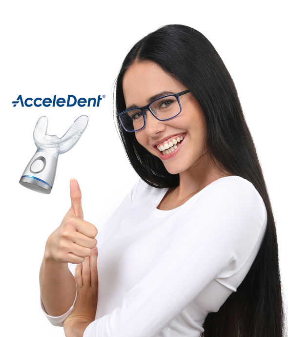 Daumen hoch für AcceleDent® Optima #SPEEDY – der schnellere Weg zu einem schönen & gesunden Lächeln bei Invisalign Zahnspange Köln